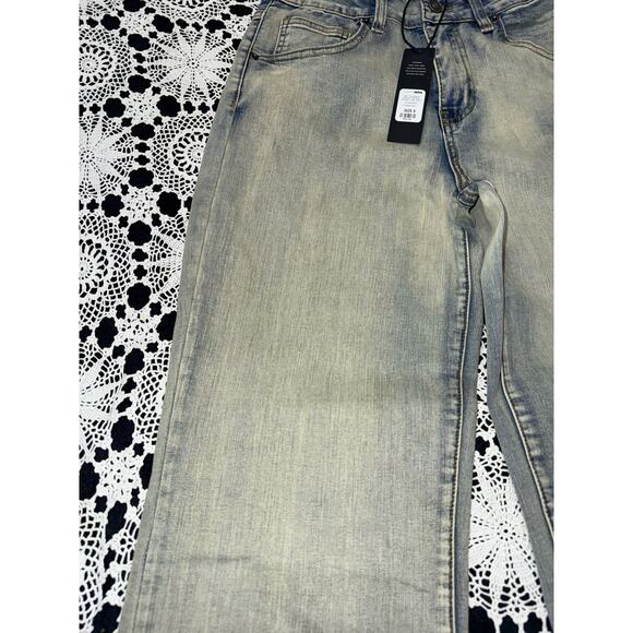 Fashion Nova Straight-Leg Washed Jeans – Size 9 – Light Blue – 314 - Picture 3 of 6